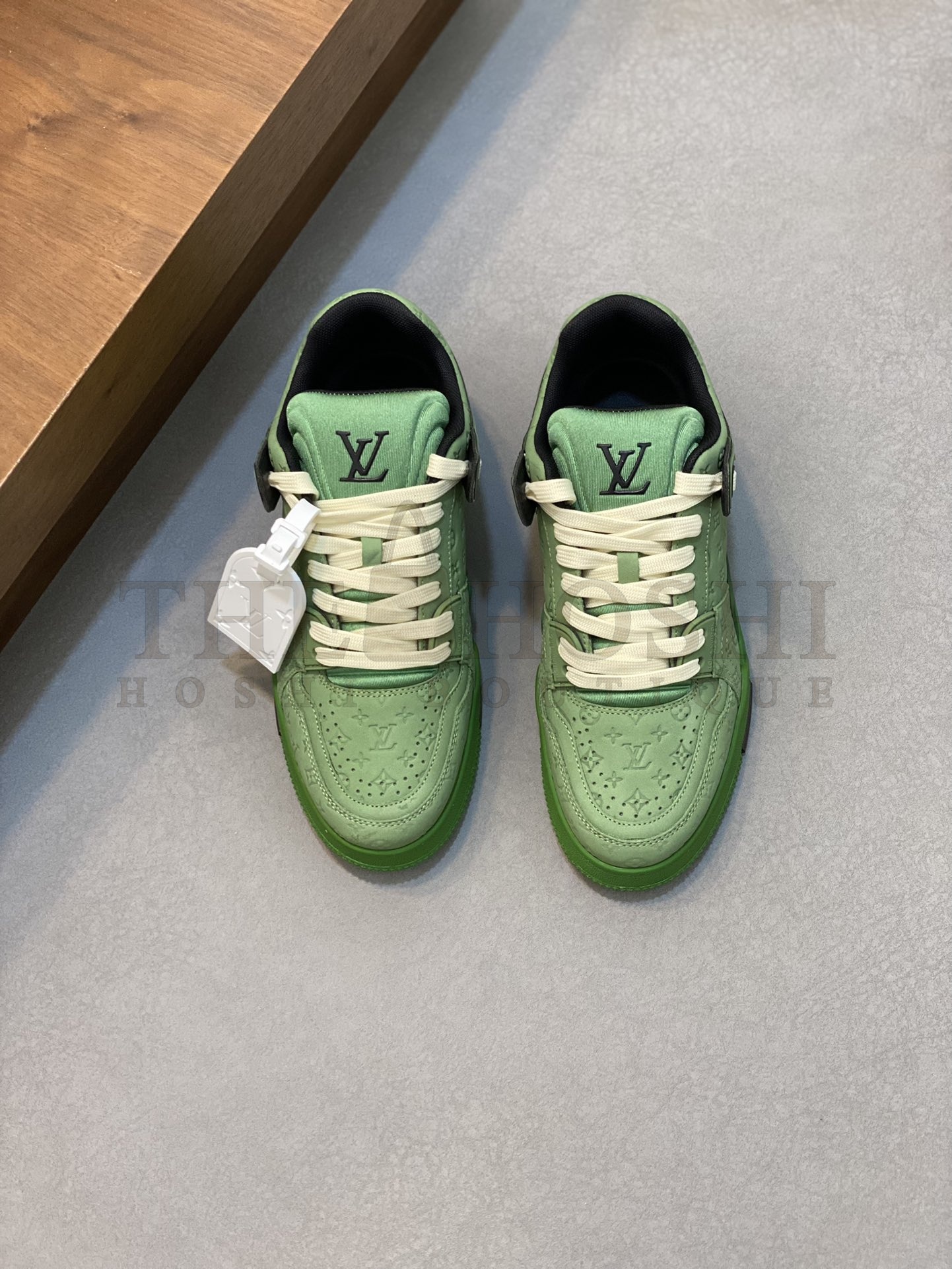 L0vis Vvtt0n LV Trainer Sneakers Green Master Quality