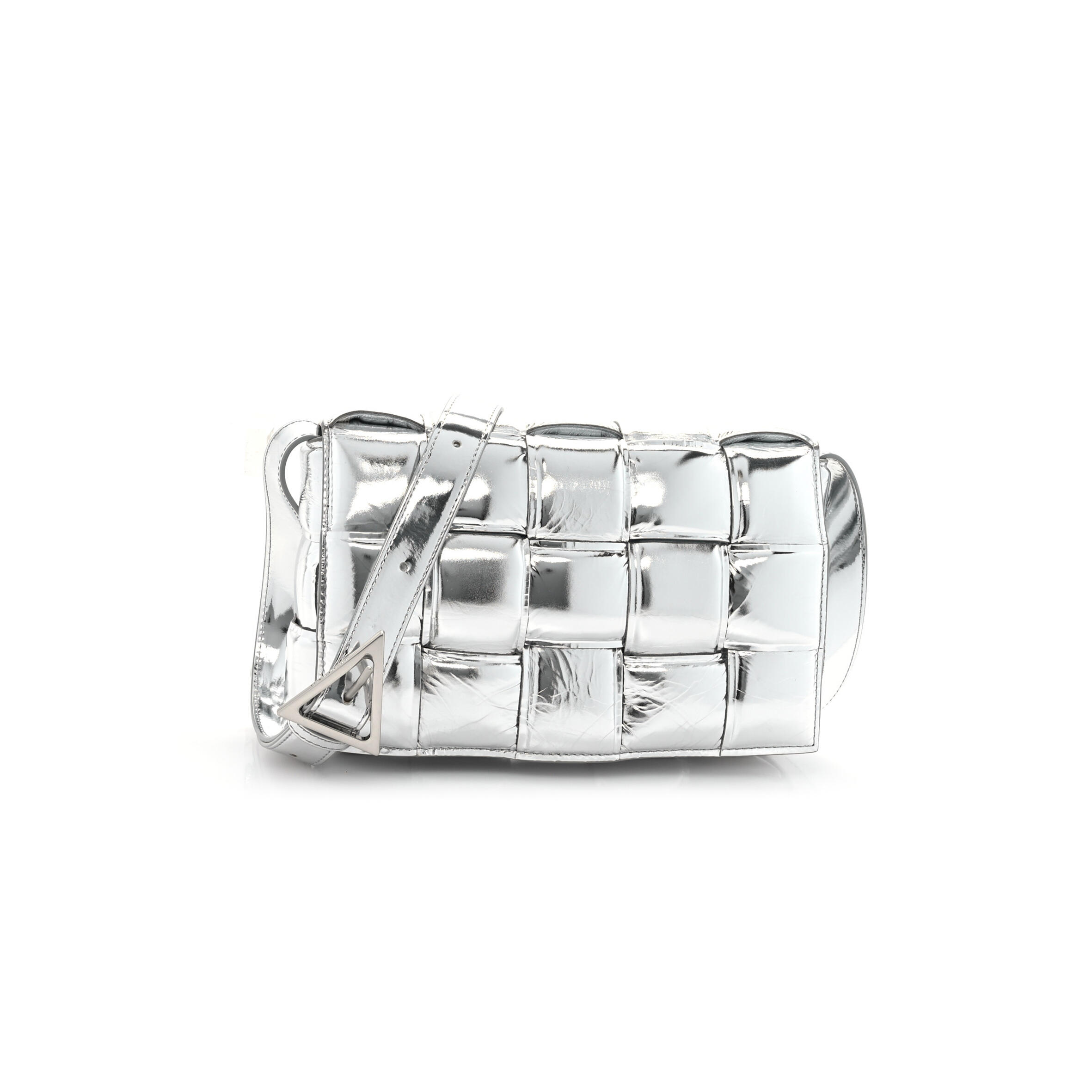 B0tt*ga Ven*ta METALLIC LAMBSKIN PADDED CASSETTE CROSSBODY BAG SILVER (26*18*8cm) Master Quality