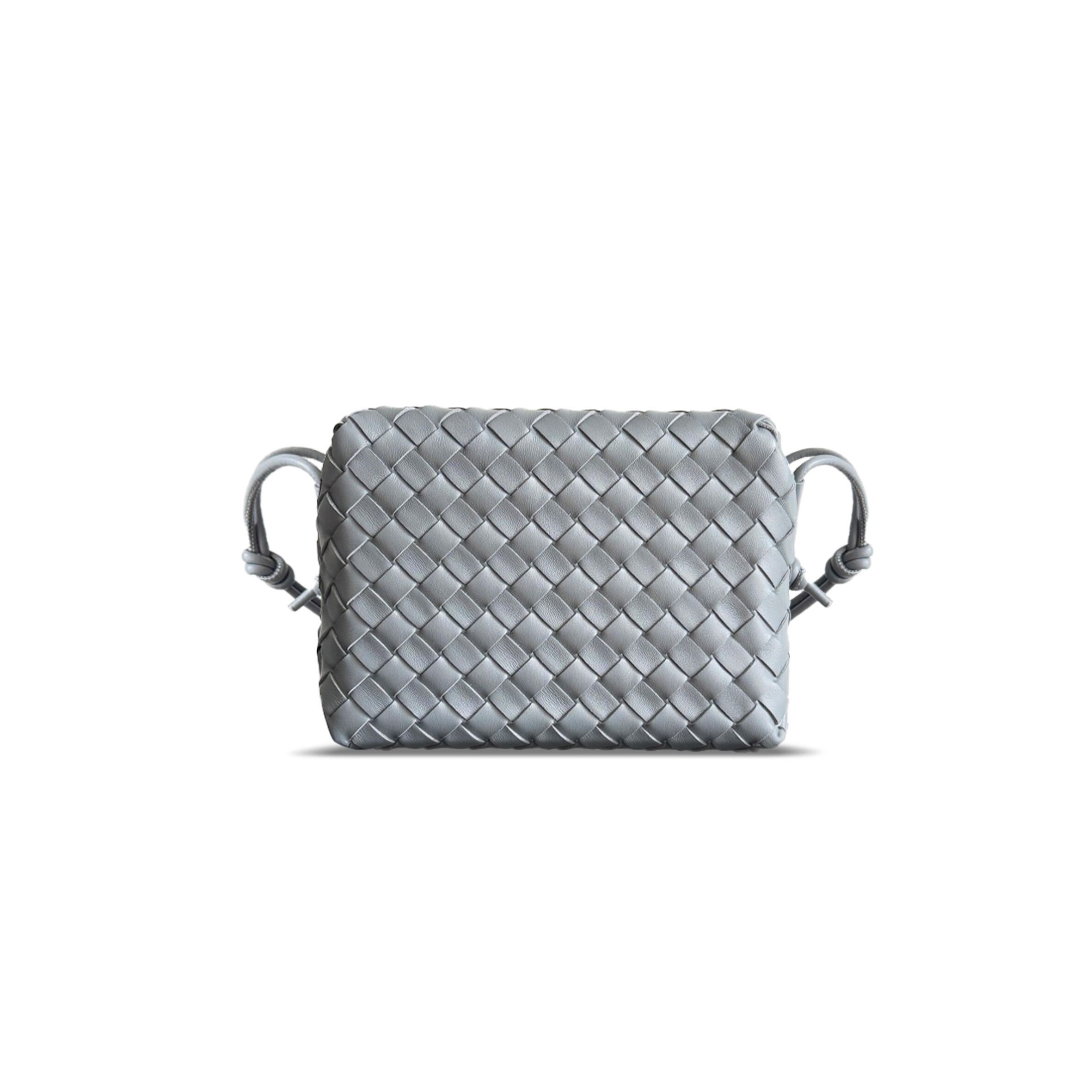 B0tt*ga Ven*ta SMALL LOOP CAMERA BAG 680255V1G118411 (22*15.5*9cm) Master Quality