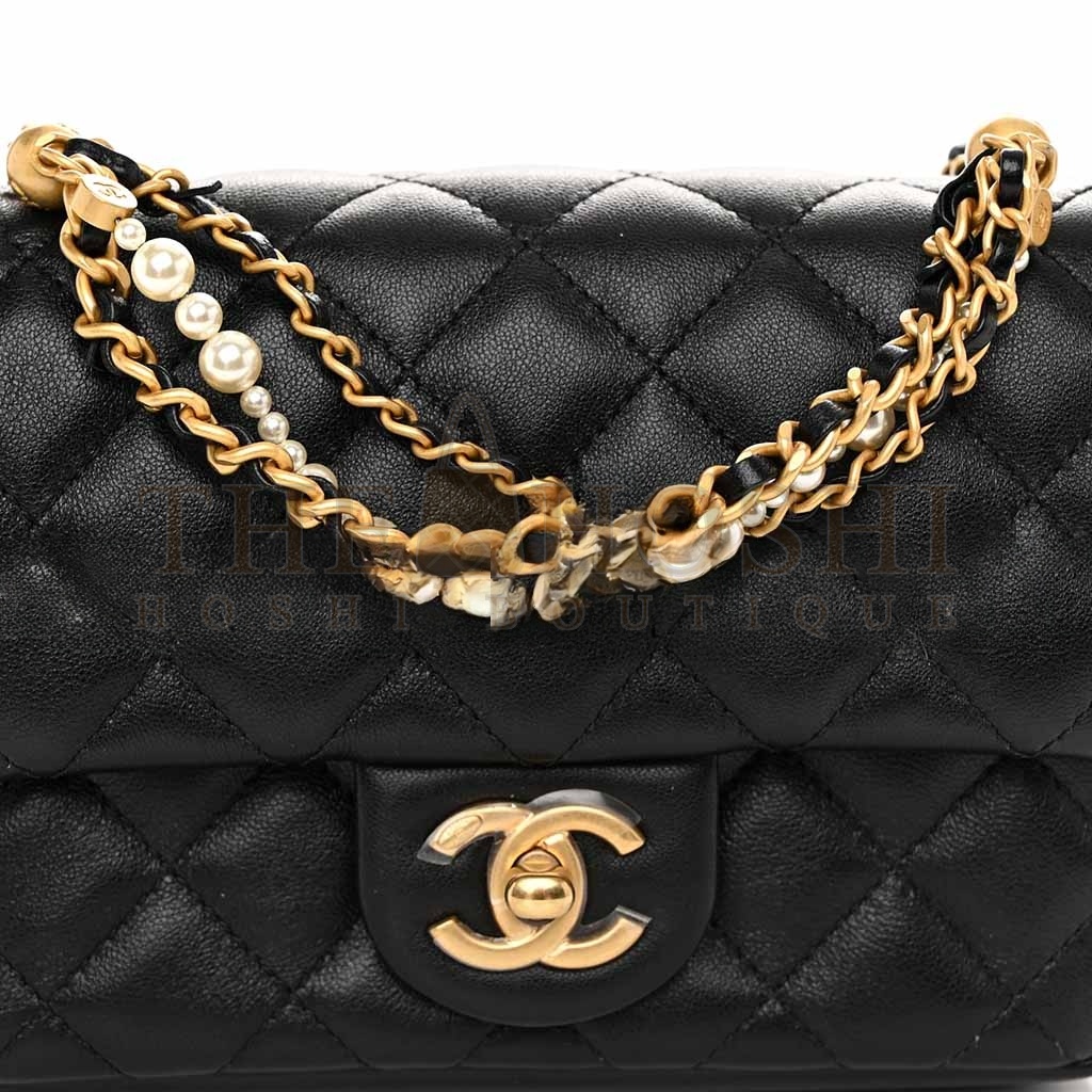 Ch**el SHINY LAMBSKIN QUILTED PEARL TWIST MINI SQUARE FLAP BLACK AS4385  (17*12.5*5cm) Master Quality