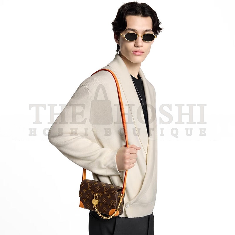 L0vis Vvtt0n STEAMER WEARABLE WALLET M14738 (18*11*7cm) Master Quality