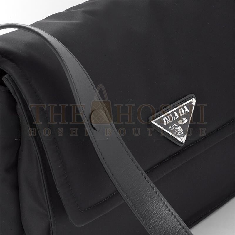 Pra*a TRAVELLER MEDIUM PADDED RE-NYLON BAG 1BD255 (30*21.5*12cm) Master Quality